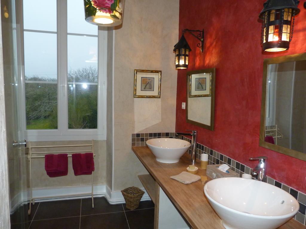 Domaine Des Deux Cedres Bed & Breakfast Gauriac Room photo