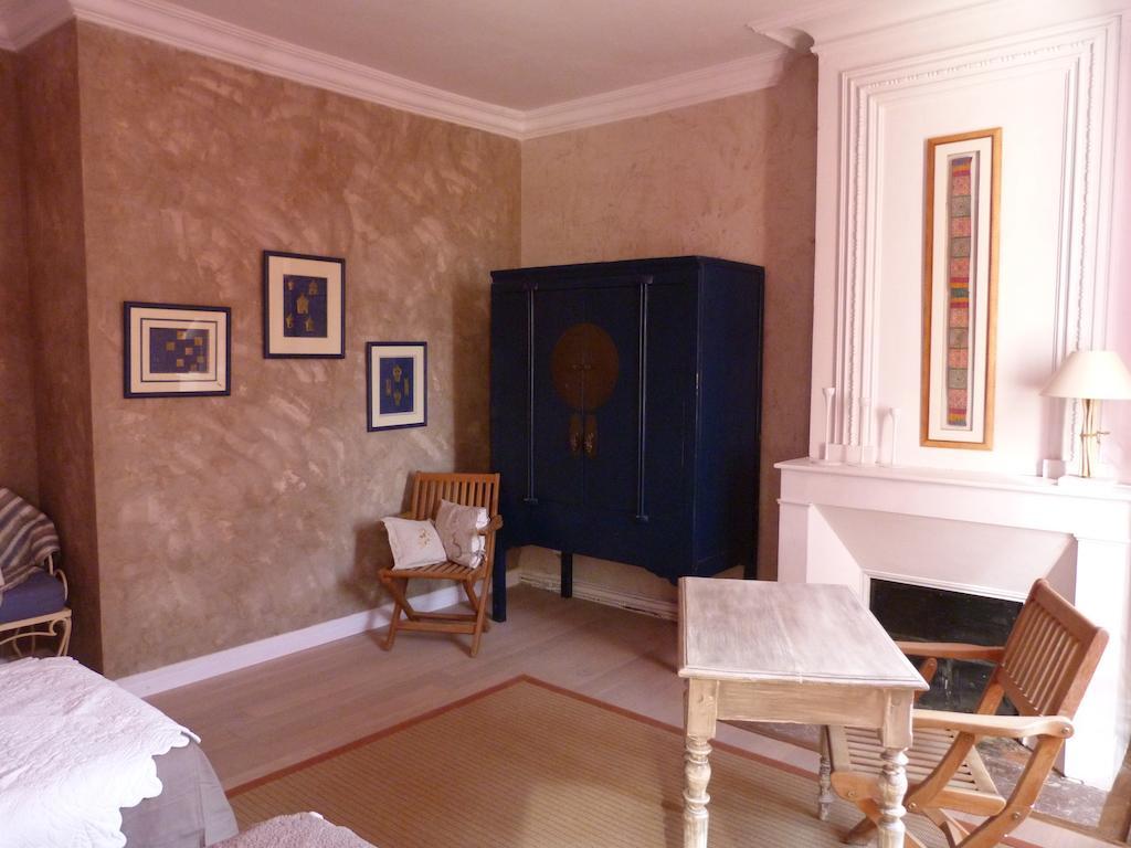 Domaine Des Deux Cedres Bed & Breakfast Gauriac Room photo