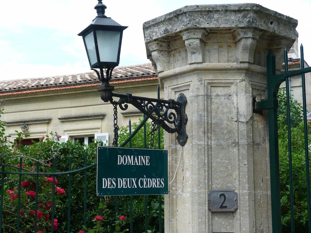 Domaine Des Deux Cedres Bed & Breakfast Gauriac Exterior photo