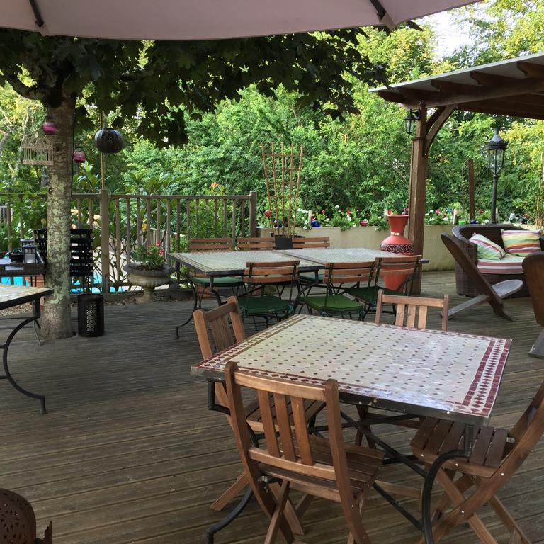 Domaine Des Deux Cedres Bed & Breakfast Gauriac Exterior photo