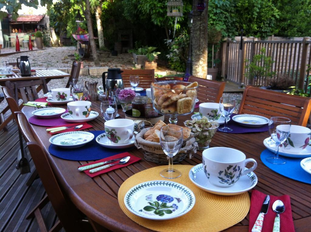 Domaine Des Deux Cedres Bed & Breakfast Gauriac Exterior photo