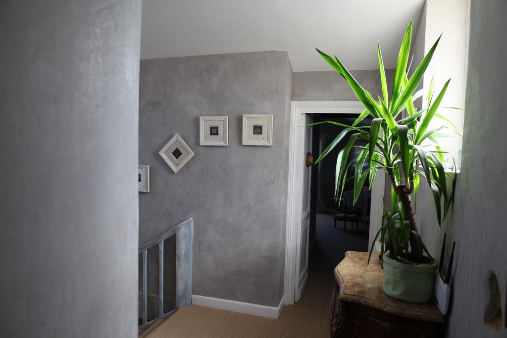 Domaine Des Deux Cedres Bed & Breakfast Gauriac Room photo