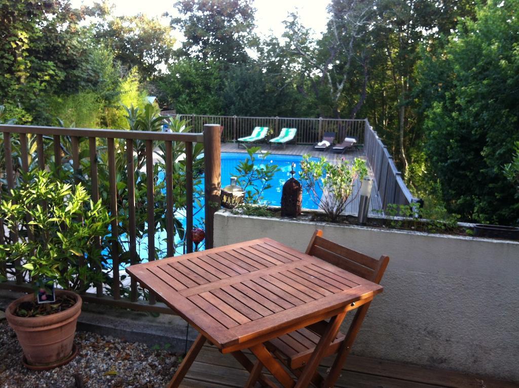 Domaine Des Deux Cedres Bed & Breakfast Gauriac Exterior photo