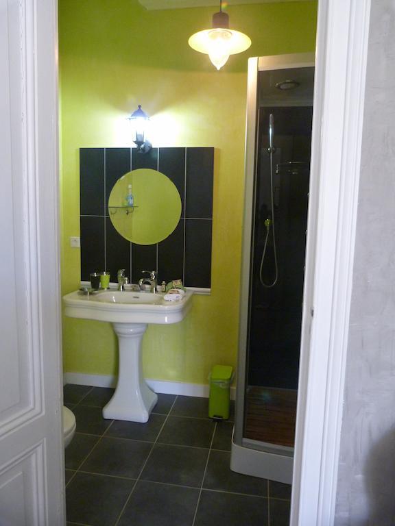 Domaine Des Deux Cedres Bed & Breakfast Gauriac Room photo