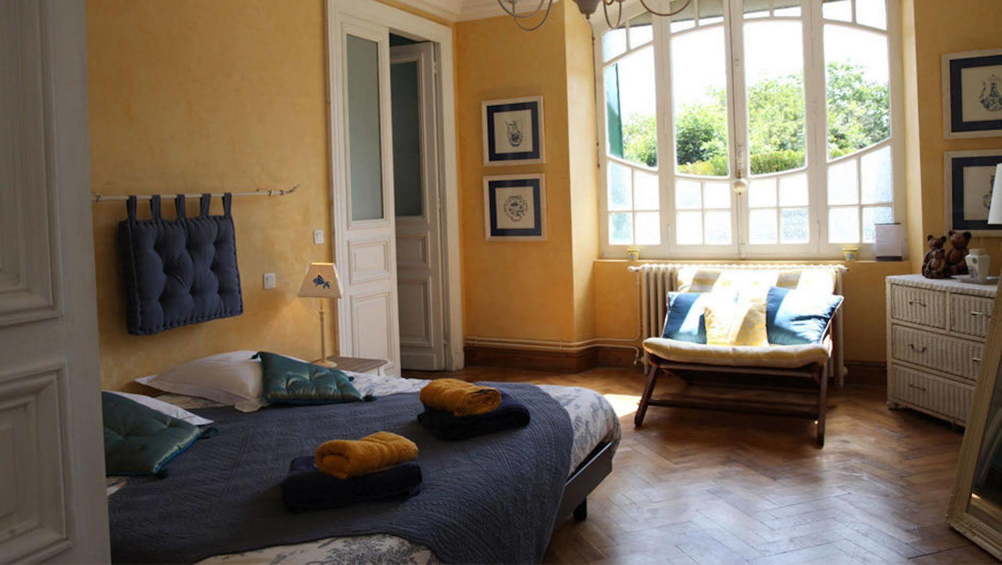 Domaine Des Deux Cedres Bed & Breakfast Gauriac Exterior photo