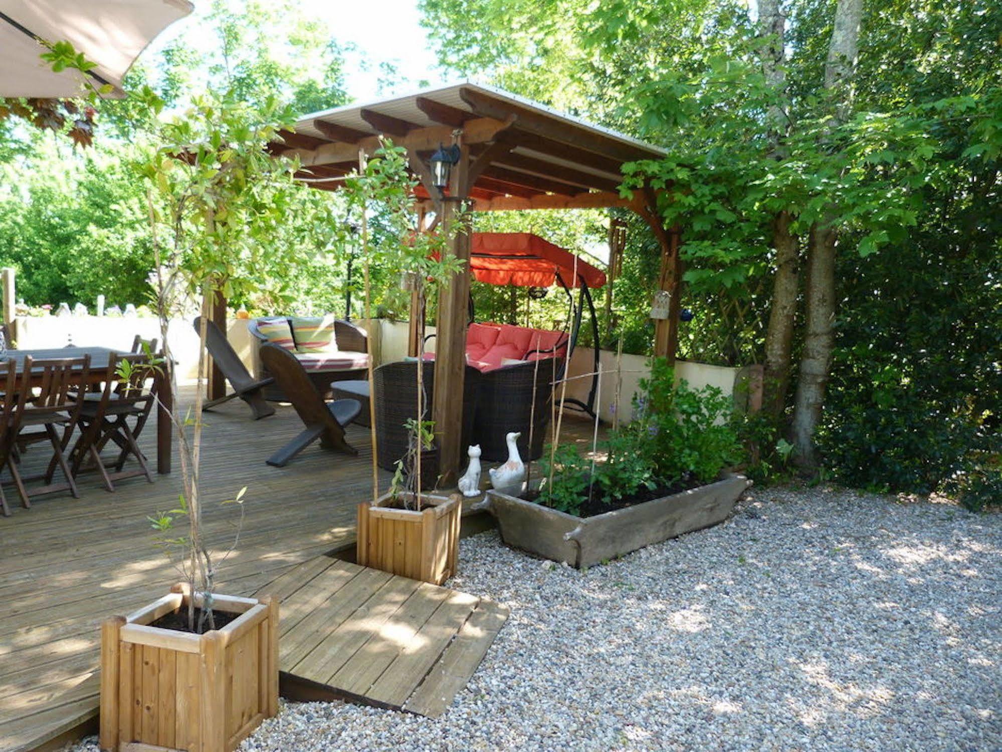 Domaine Des Deux Cedres Bed & Breakfast Gauriac Exterior photo